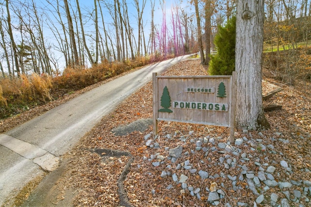 view of community / neighborhood sign