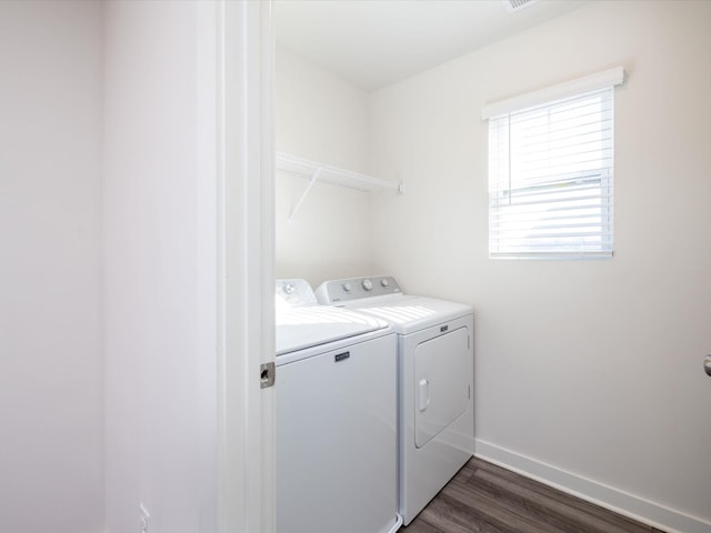 washroom with dark wood-type flooring and independent washer and dryer