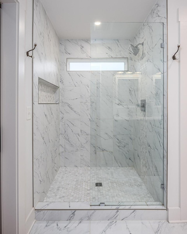 bathroom featuring a tile shower