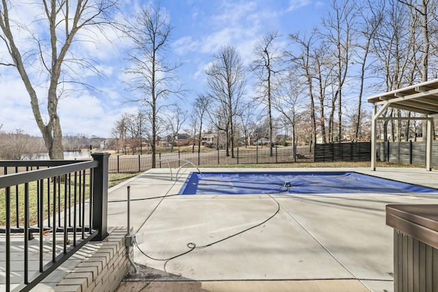 view of swimming pool