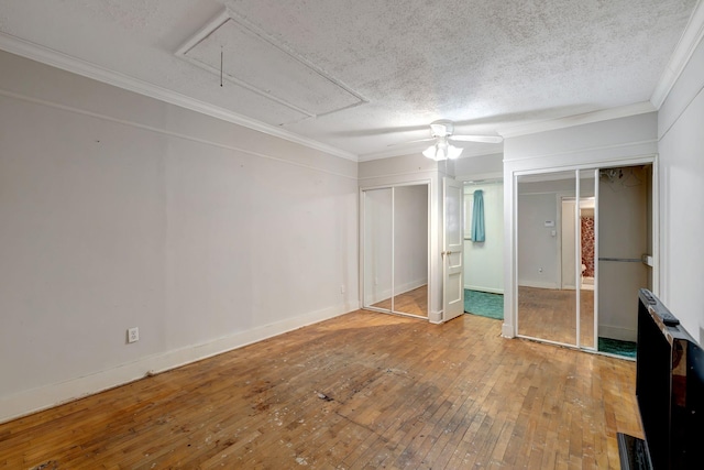 unfurnished bedroom with a textured ceiling, ceiling fan, ornamental molding, and hardwood / wood-style flooring