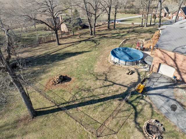 view of yard with a covered pool