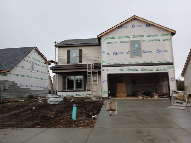 view of front of property featuring a garage and driveway