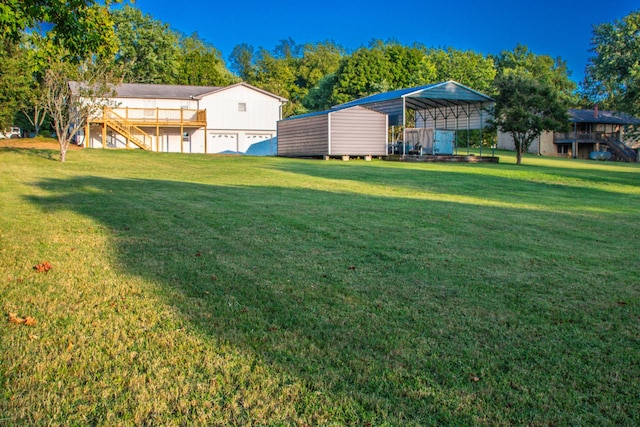 view of yard with a carport