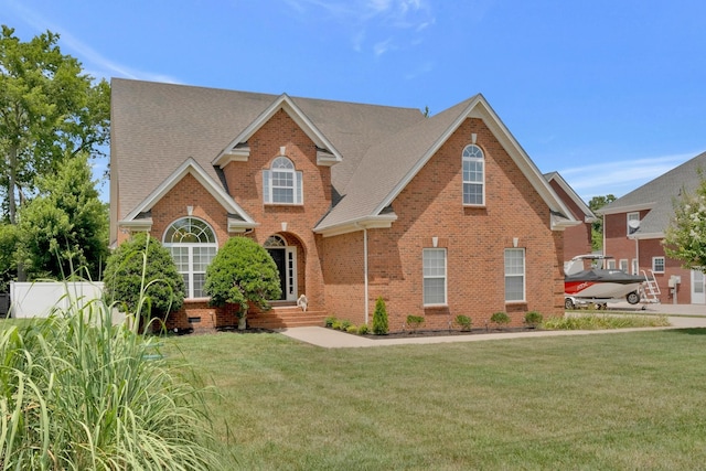 front of property with a front lawn