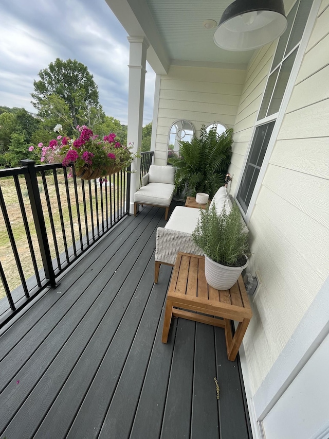 deck with ceiling fan