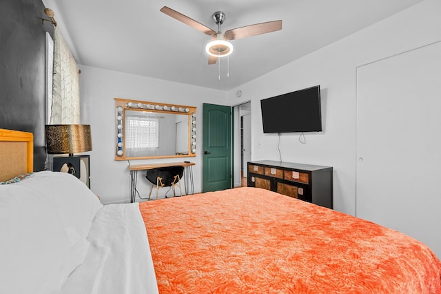 bedroom with ceiling fan