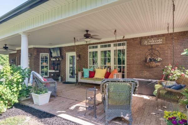 view of patio / terrace featuring ceiling fan and outdoor lounge area