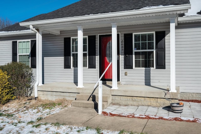 property entrance featuring a porch