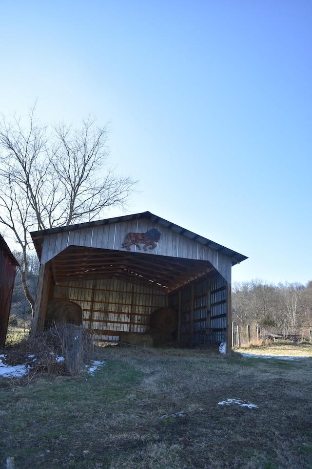 view of outdoor structure