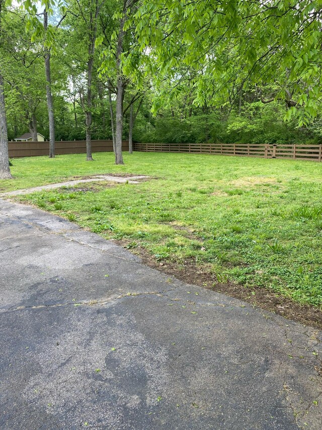 2812 Sugar Tree Rd, Nashville, TN 37215 - view of yard featuring fence