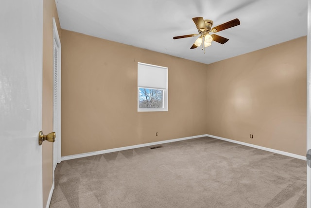 carpeted empty room featuring ceiling fan