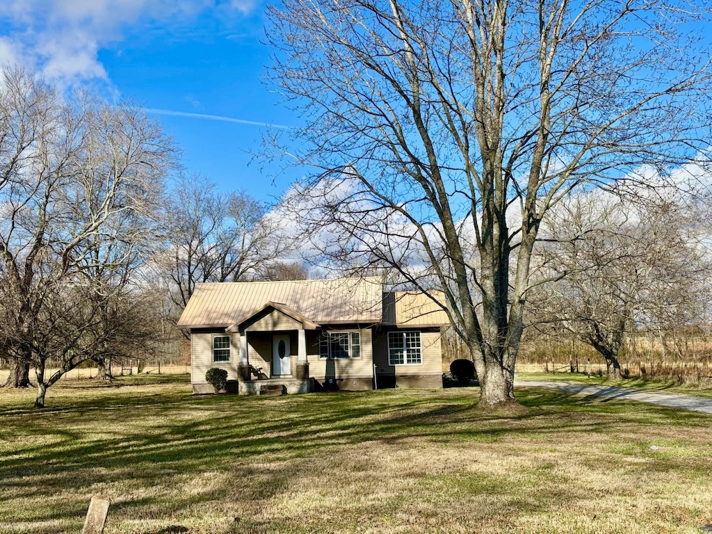 view of front of house with a front yard