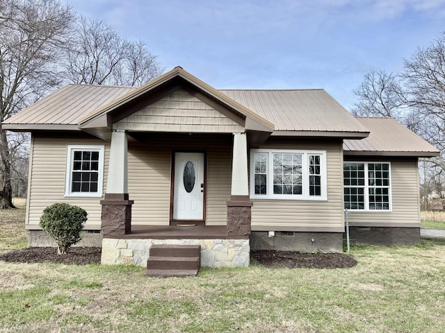 view of front of property with covered porch and a front lawn