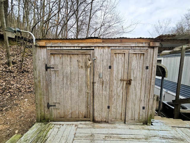 view of outbuilding