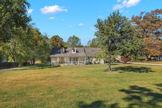 view of front facade featuring a porch and a front lawn