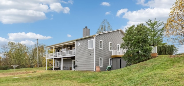 back of house featuring a lawn