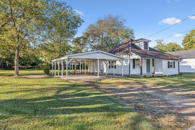 view of front facade with covered porch, a carport, and a front lawn