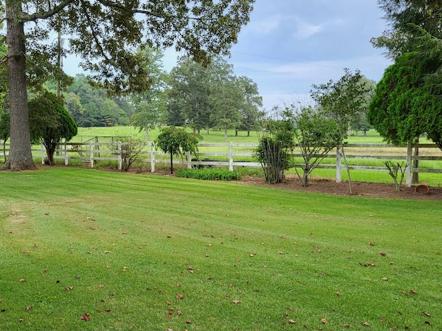 view of yard featuring a rural view