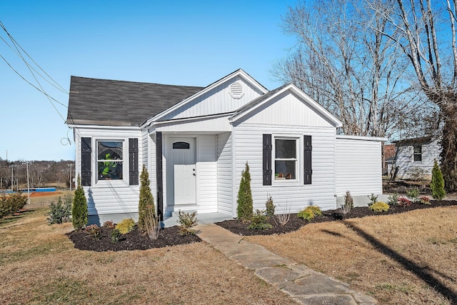 view of front of house with a front lawn