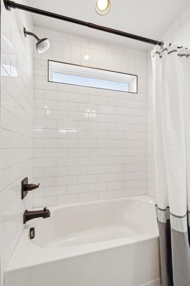 full bath with shower / bath combo with shower curtain