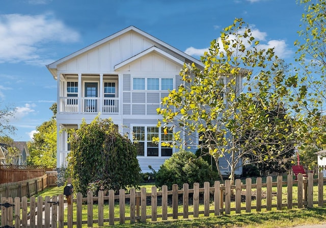 view of front of home featuring board and batten siding and a fenced front yard