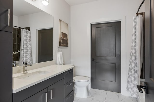 bathroom featuring a shower with curtain, toilet, and vanity