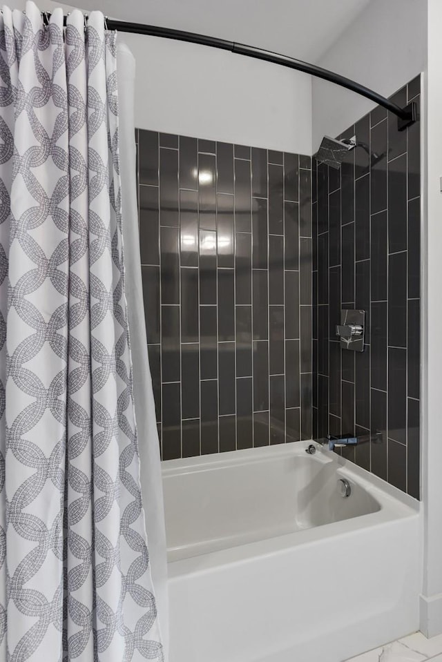 bathroom featuring shower / bath combo