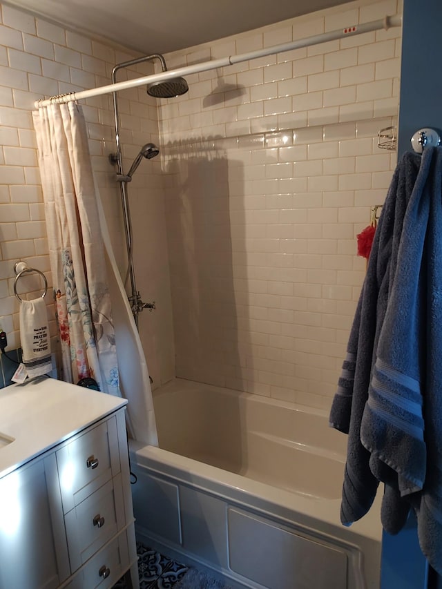 bathroom with shower / tub combo