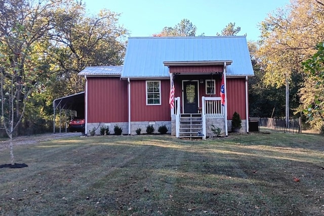 view of front of home with a front yard and a carport