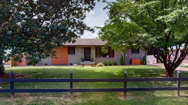 view of front facade featuring a front yard