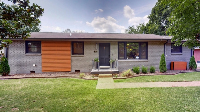 ranch-style home featuring a front yard