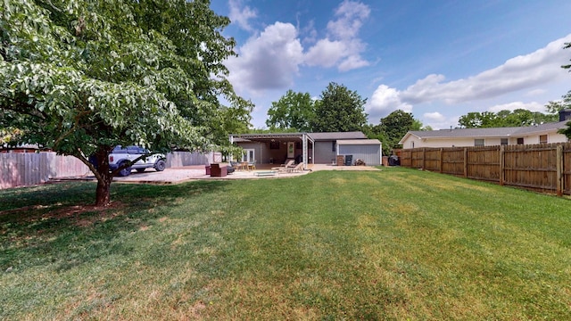 view of yard featuring a patio area