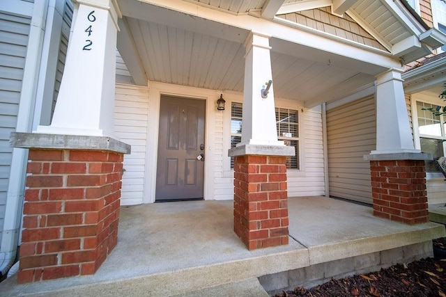 property entrance featuring a porch