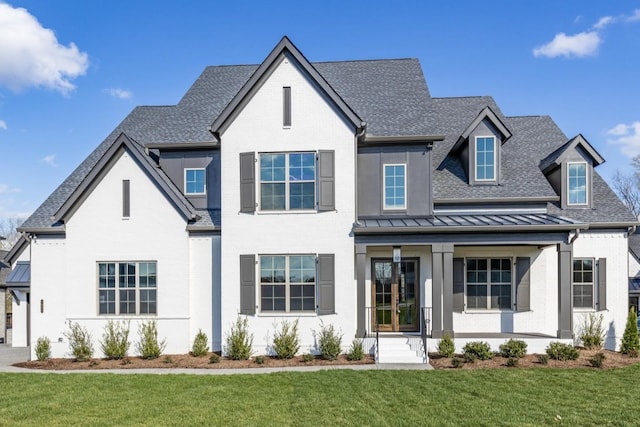 view of front of home featuring a front yard