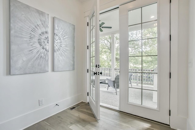 entryway featuring light wood-type flooring and ceiling fan