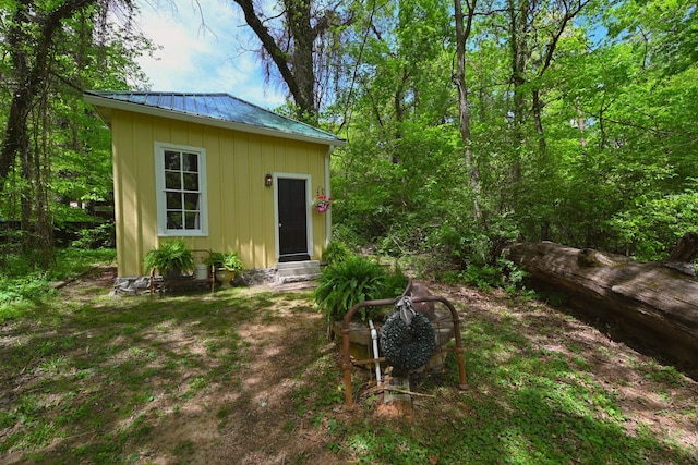 view of outbuilding