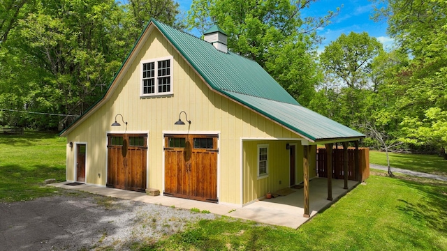 view of outdoor structure with a yard