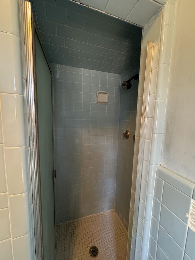 bathroom with a tile shower