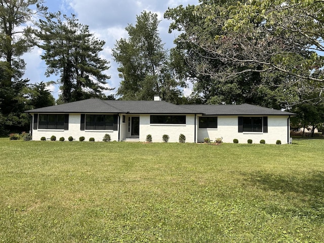 ranch-style home with a front yard