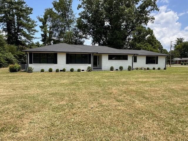 ranch-style home with a front lawn