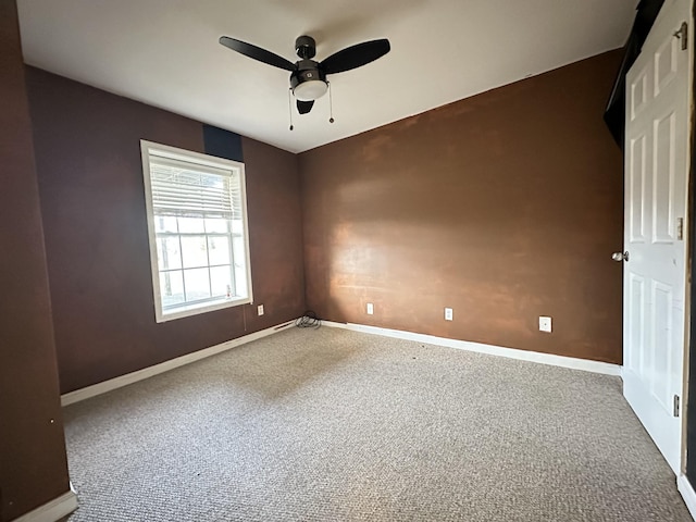 carpeted empty room featuring ceiling fan