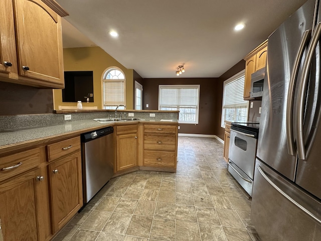 kitchen featuring sink, kitchen peninsula, and stainless steel appliances