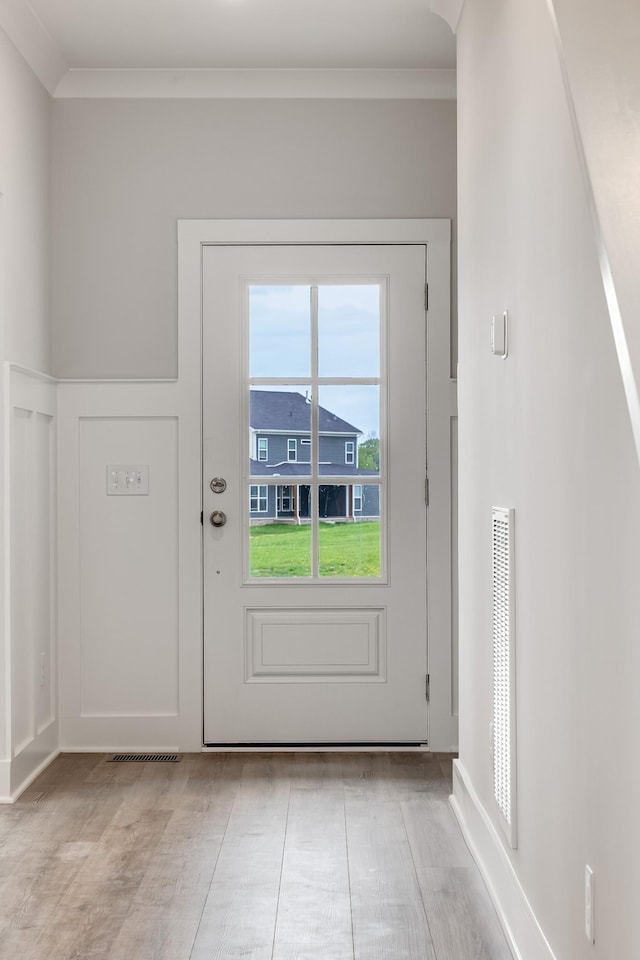 entryway featuring ornamental molding