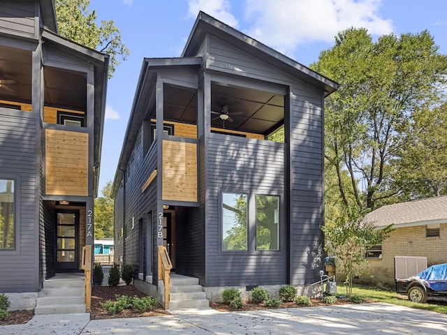 view of front of property featuring ceiling fan