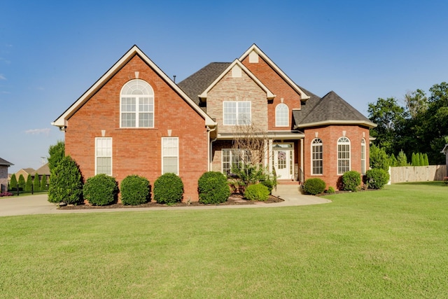 view of front facade with a front lawn