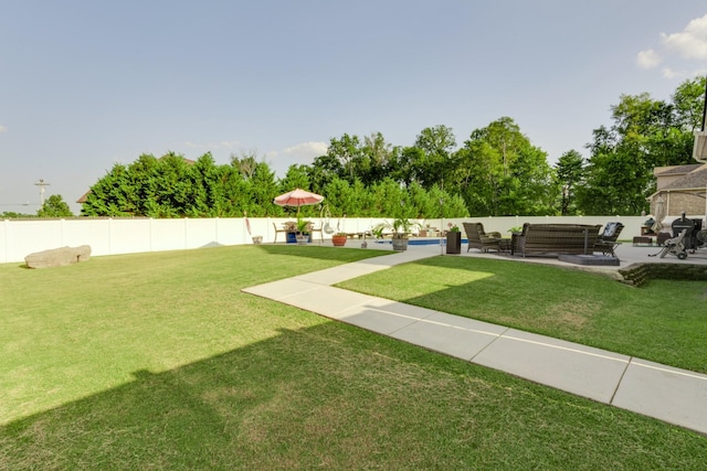 view of yard featuring an outdoor living space and a patio area