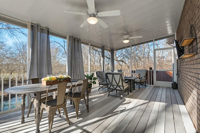 sunroom / solarium featuring ceiling fan