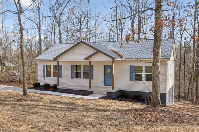 ranch-style house featuring covered porch