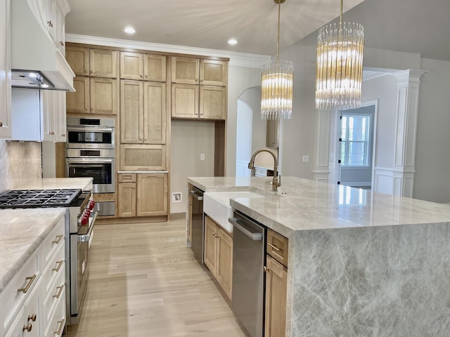 kitchen featuring sink, decorative light fixtures, a large island, and appliances with stainless steel finishes